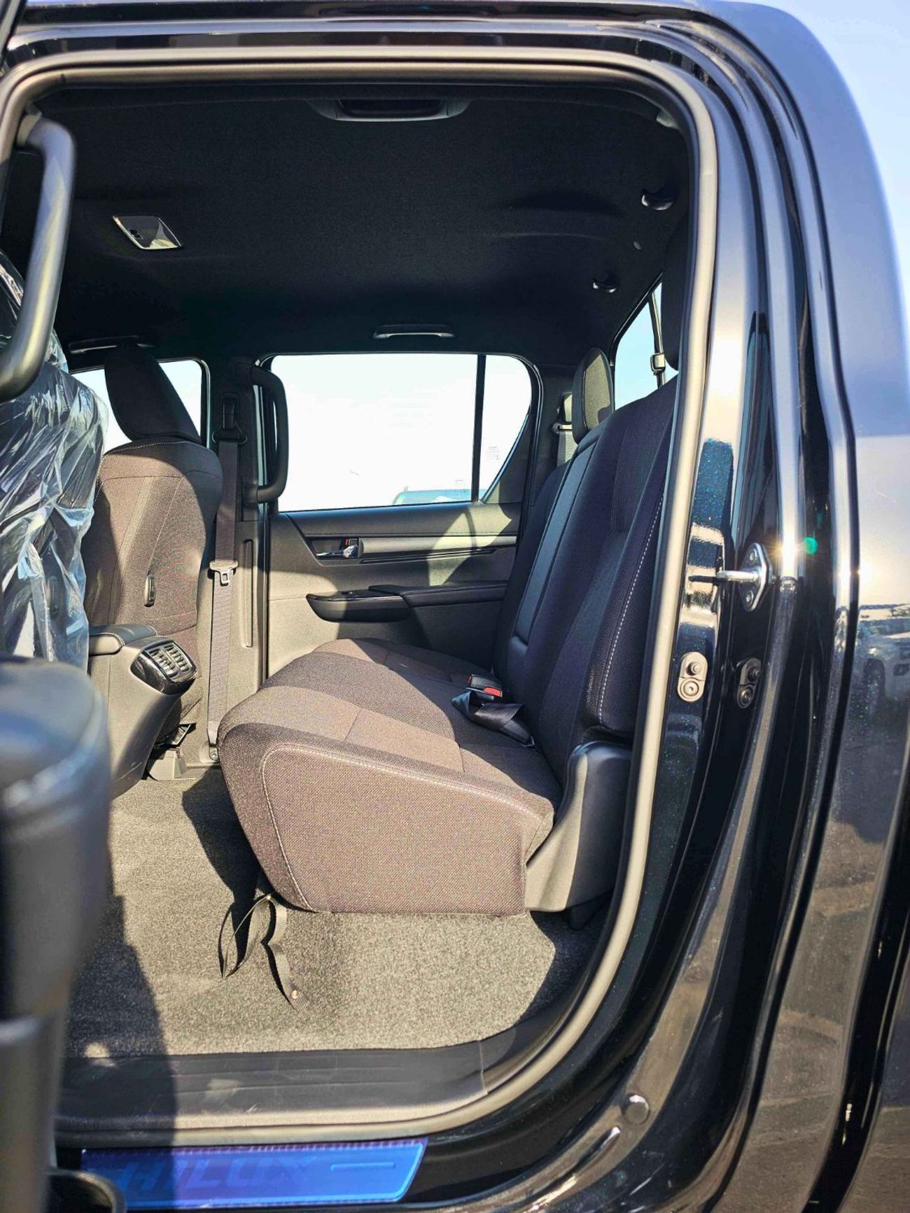 Toyota Hilux ADVENTURE / EURO 4 / A/T / 4.0L V6 PETROL / 360* CAMERA / BLIND SPOT (CODE # ADVBY)