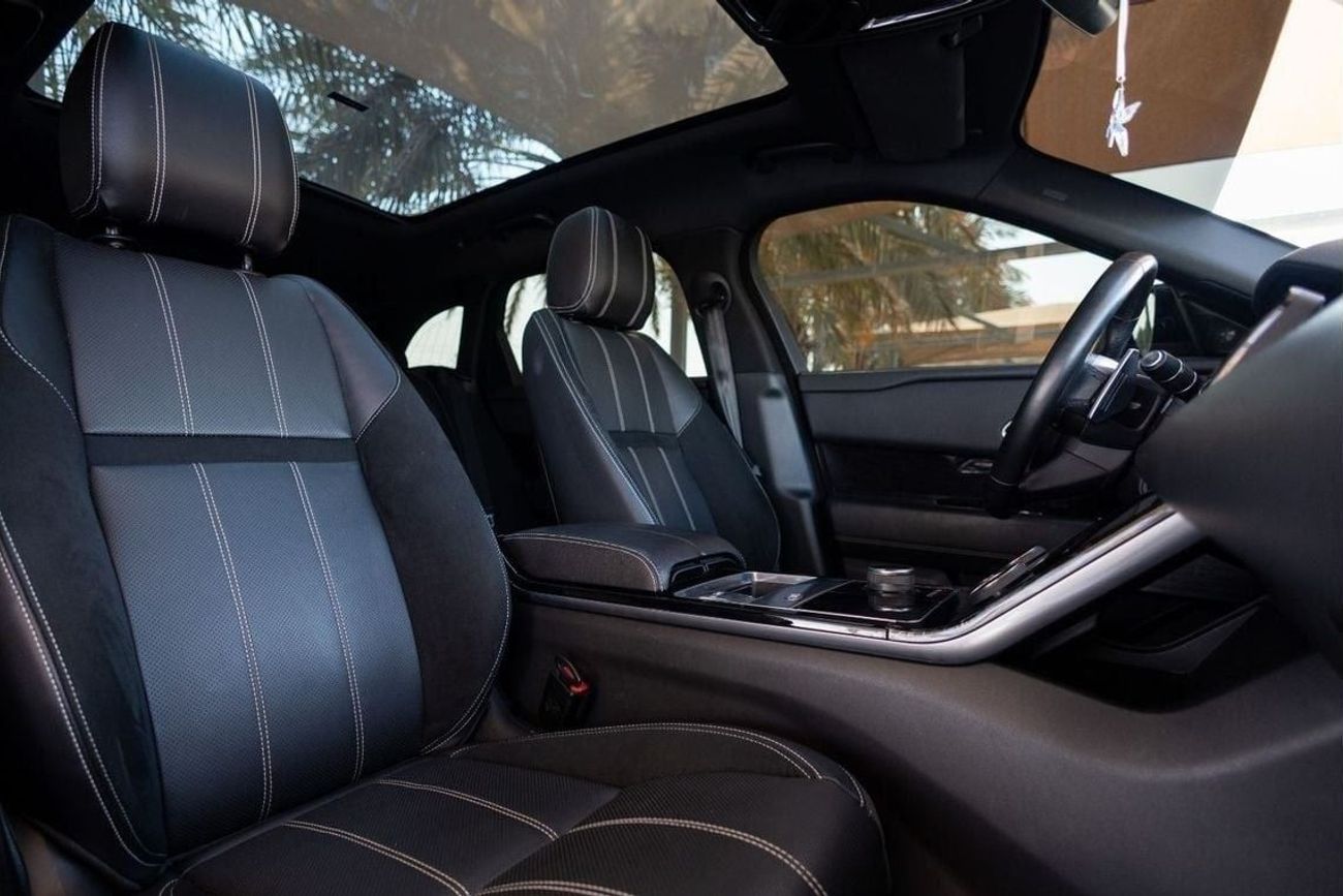 لاند روفر رينج روفر فيلار P250 R-Dynamic SE 2.0L Range Rover Velar P250 R-Dynamic SE 2019 GCC under Warranty with Flexible Dow