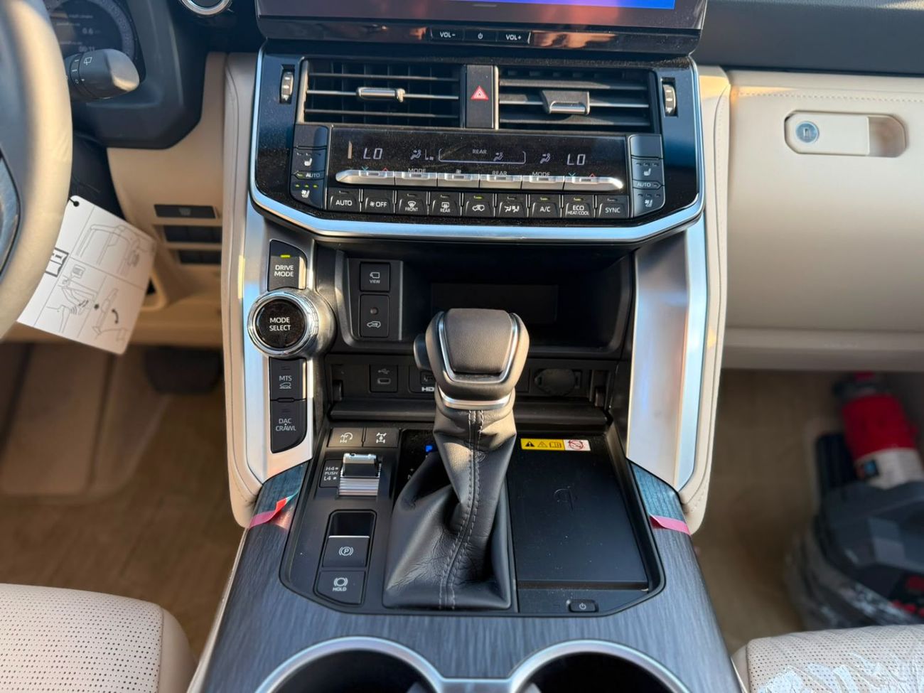 تويوتا لاند كروزر Land Cruiser VXR 3.5L Twin Turbo A/T Petrol 4X4 .7 Seats . 5 Doors 2026 Model