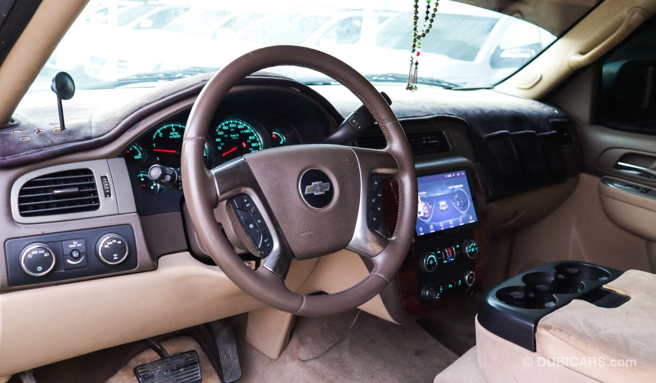 Chevrolet Tahoe Gulf model 2012, gray inside, beige, cruise control, wheels, sensors, screen, camera, in excellent c