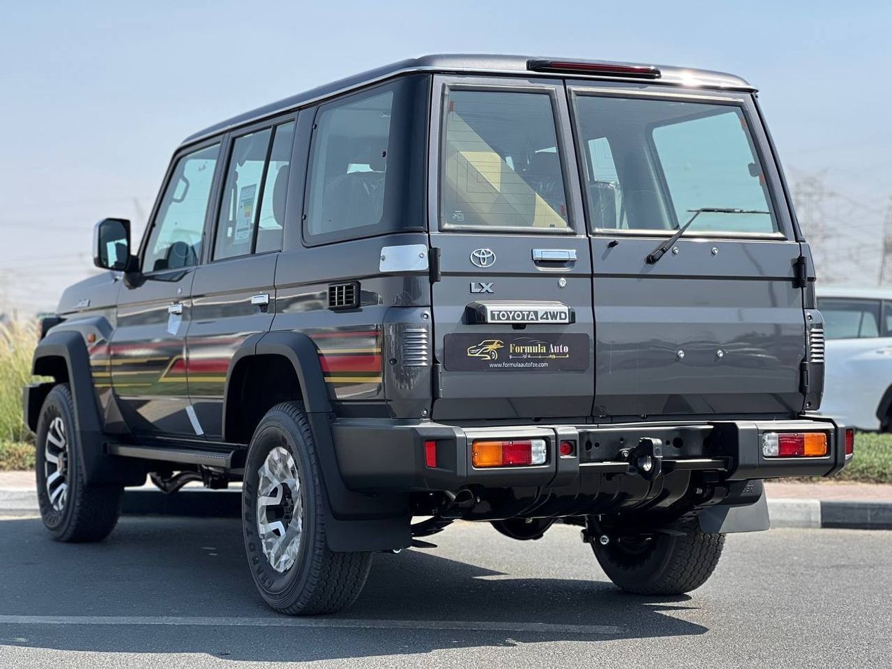 Toyota Land Cruiser 70 LX LC76 2.8L TURBO DSL A/T // 2025 // FULL OPTION WITH RADAR , DIFF LOCK , DVD & BACK CAMERA // SPEC