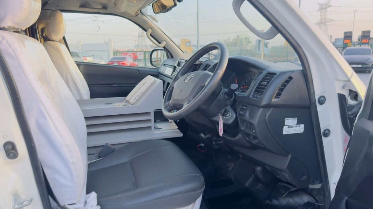 Toyota Hiace AMBULANCE | 2.7L PETROL | RHD | 2018 | CABINET FOR MEDICAL EQUIPEMENT