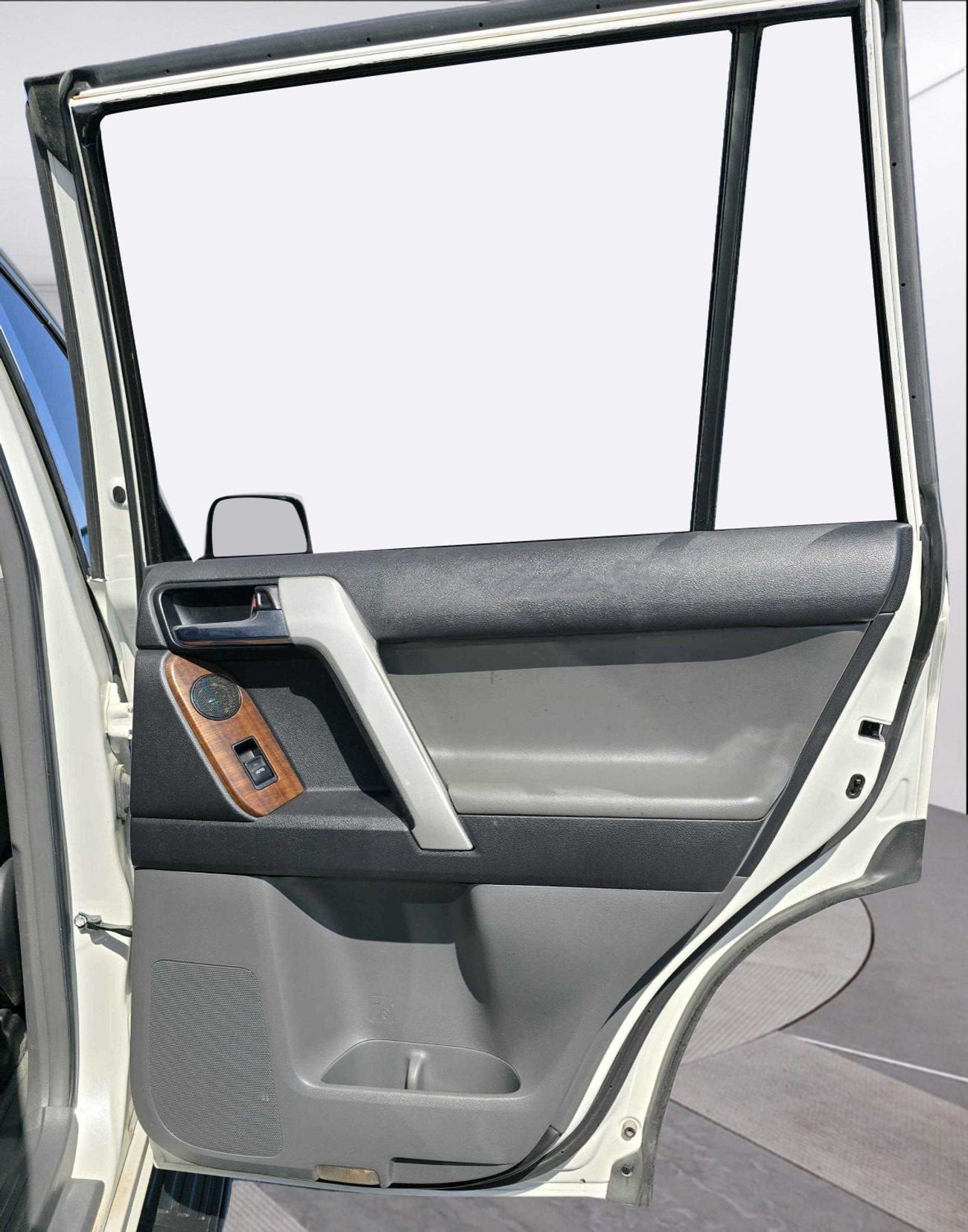 Toyota Prado 4x4 Diesel 2.8L Right hand Drive (Export Only)