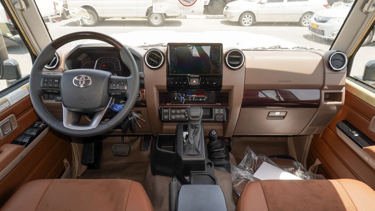 Toyota Land Cruiser Pick Up LX 2.8L Diesel Double Cabin A/T