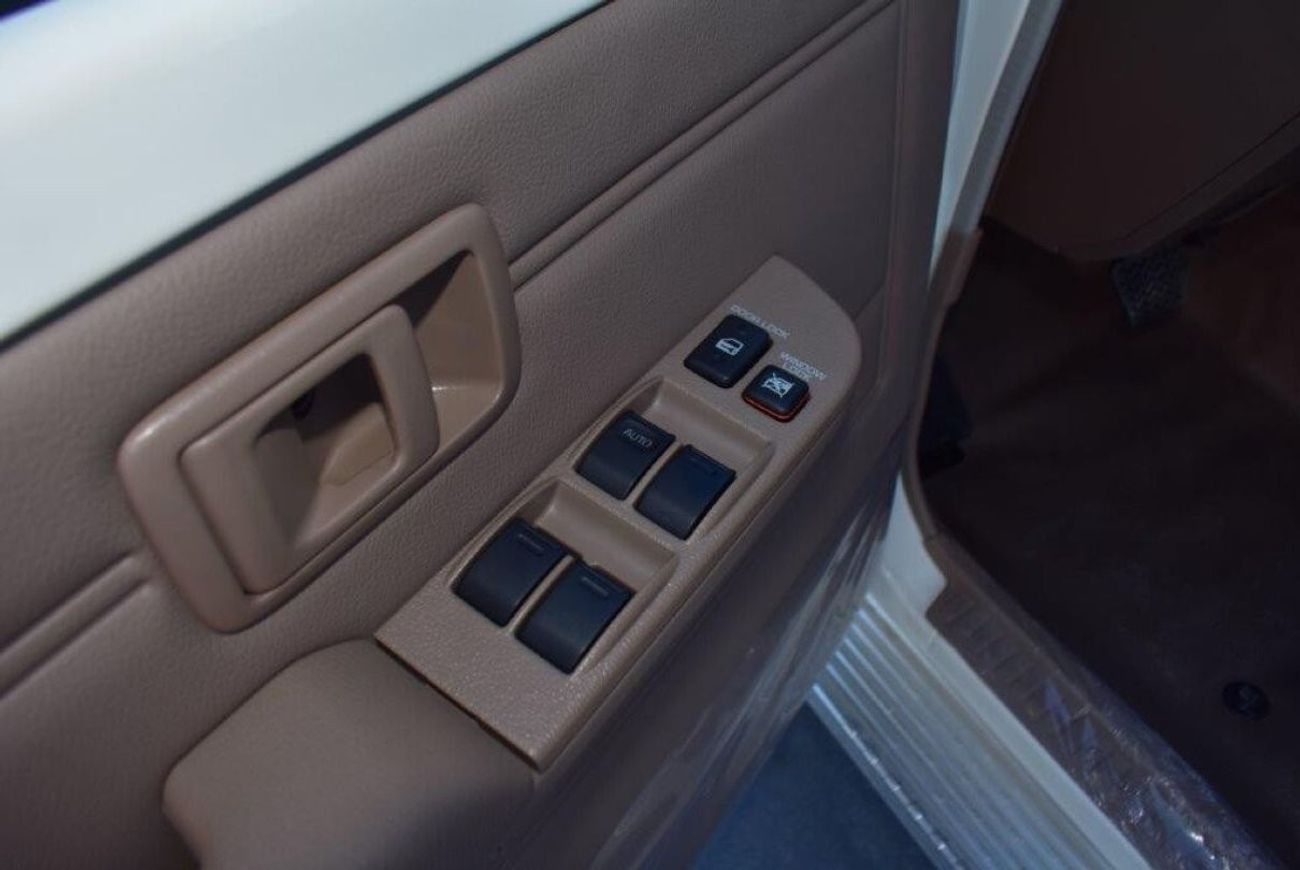 تويوتا لاند كروزر بيك آب 79 Double Cab 2.8L Turbo Diesel 4WD Automatic