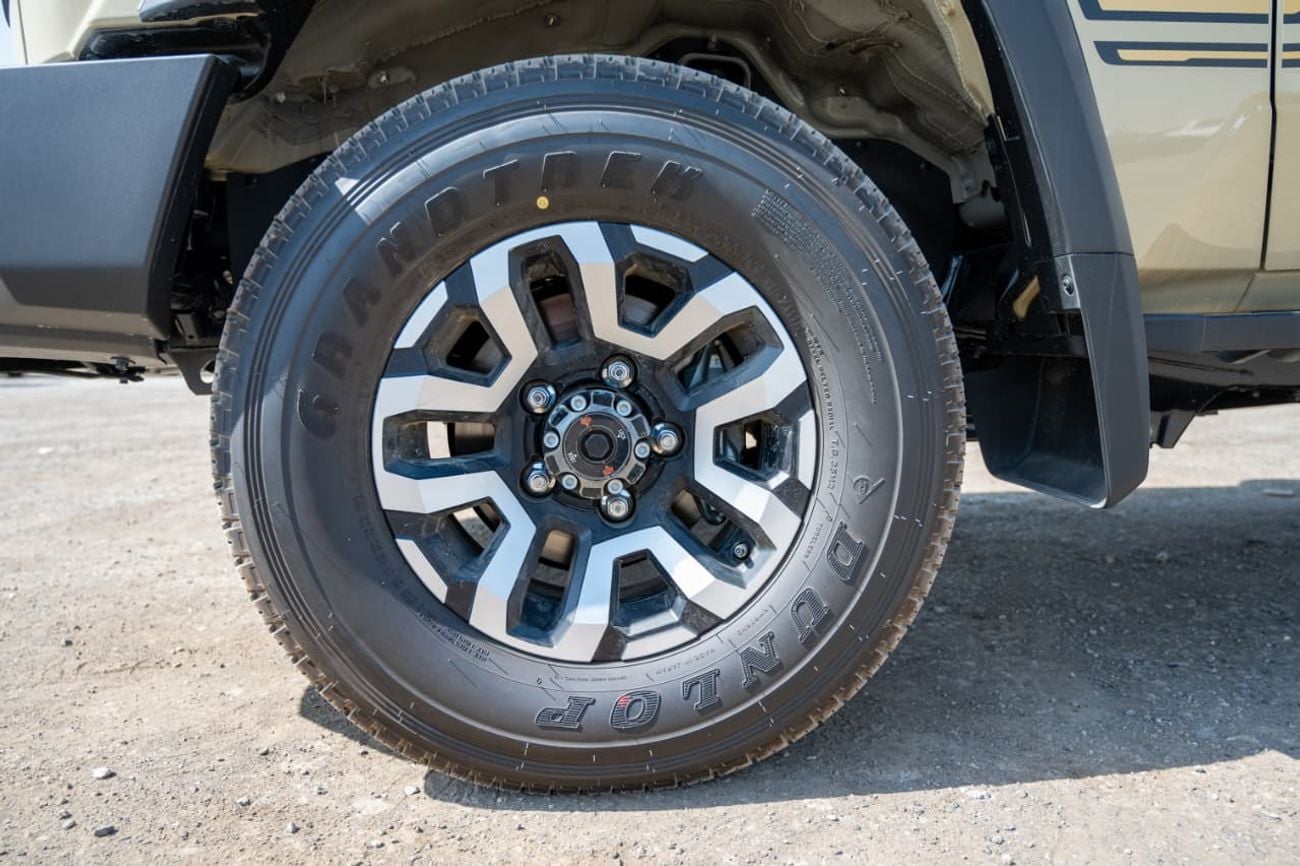 Toyota Land Cruiser 70 LC 76 2.8L | Diesel | 4 Cylinder | 6 Speed Automatic | 5 Door | 5 Seats