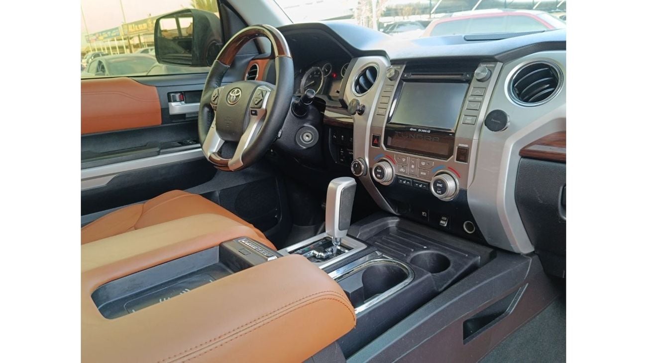Toyota Tundra Crewmax Limited بلاتينيوم TRD