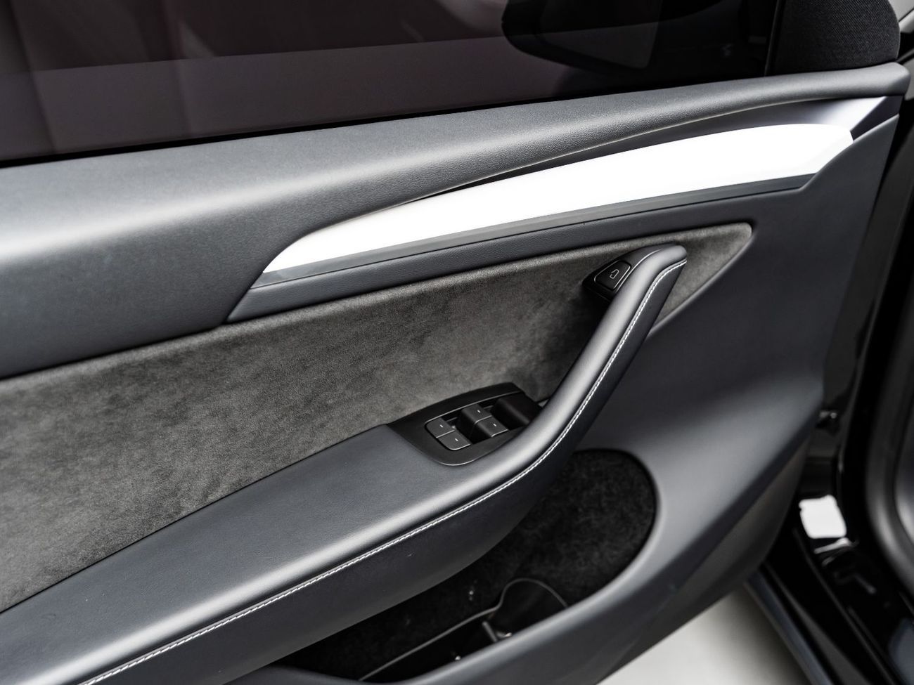 Tesla Model Y Performance (AWD) 2024 Tesla Model Y Performance, 75kWH, 4WD, 527bhp, 1 Speed Auto