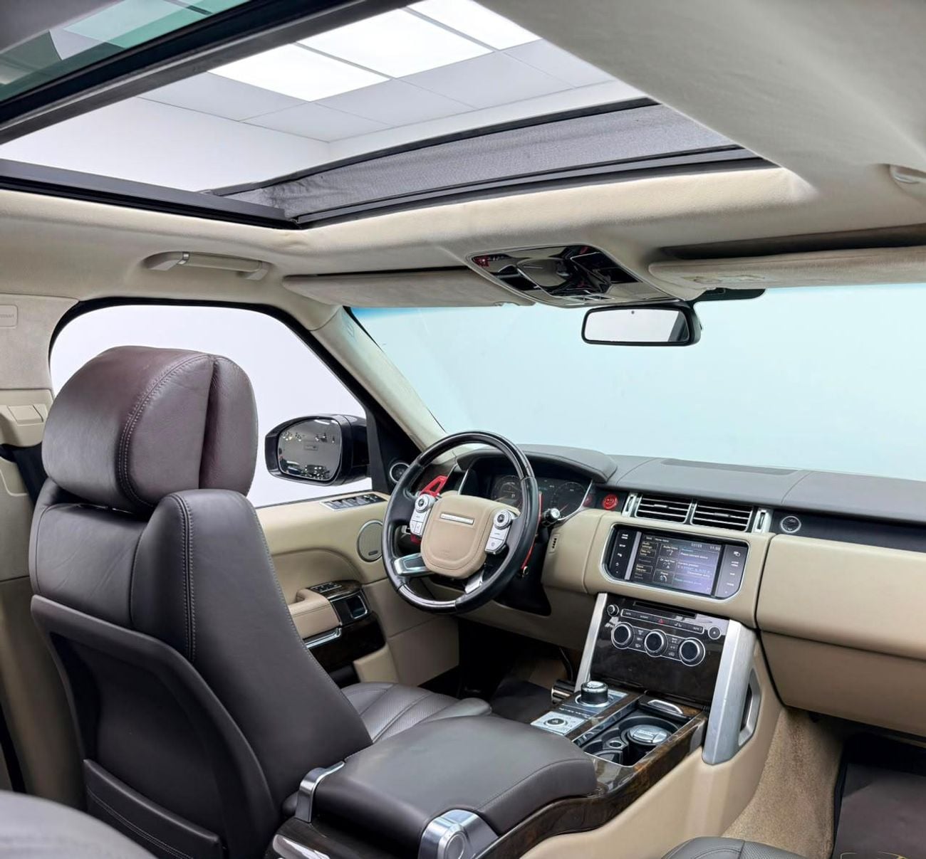 Land Rover Range Rover VOGUE 2013 Range Rover Vogue Lumma CLR Original, Just Been Serviced, Excellent Condition, GCC