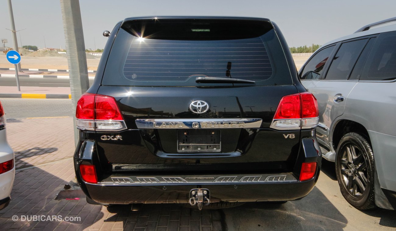 Toyota Land Cruiser GXR V8