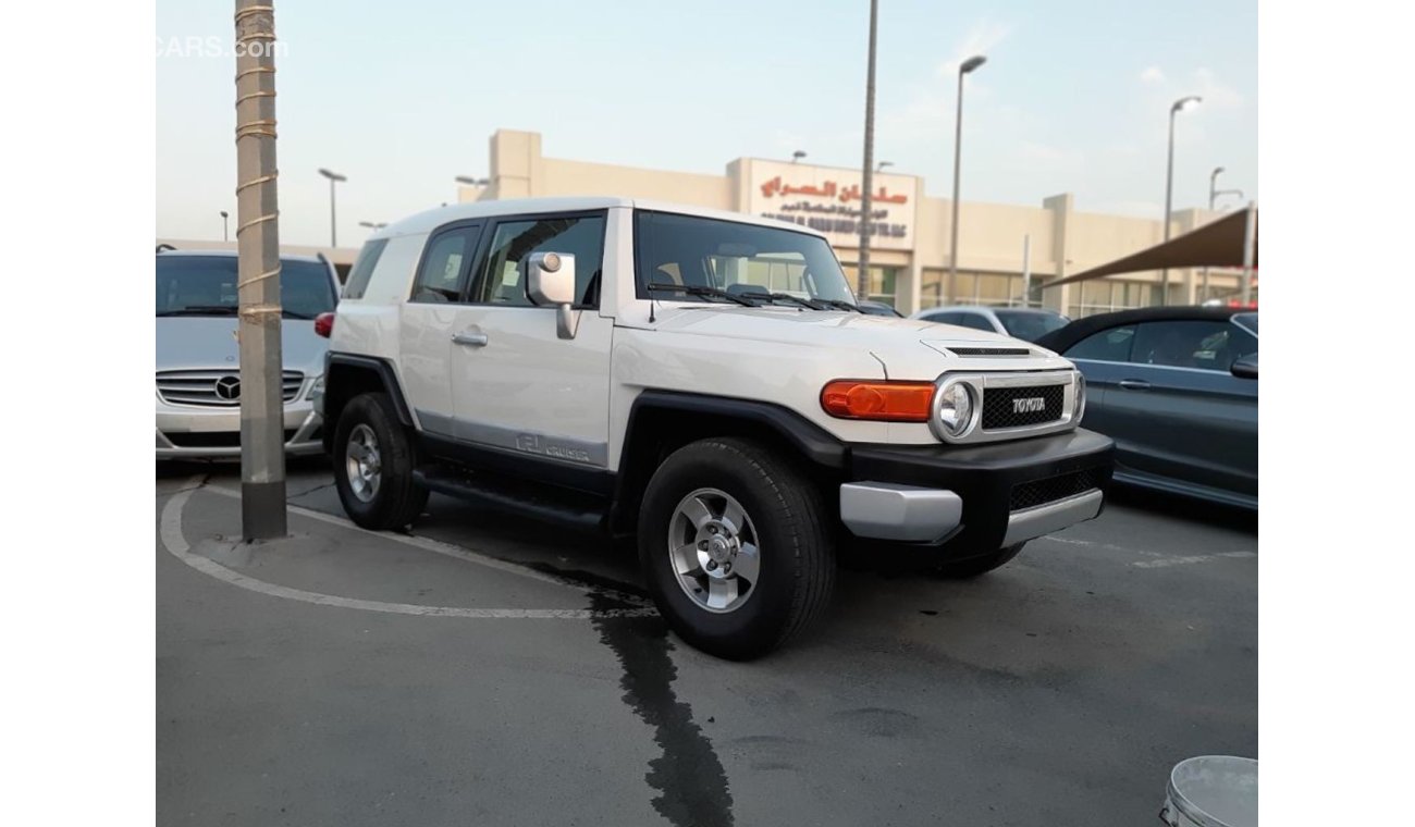 Toyota FJ Cruiser إف جي كروزر 2008 الامارات الشارقة سوق الحراج