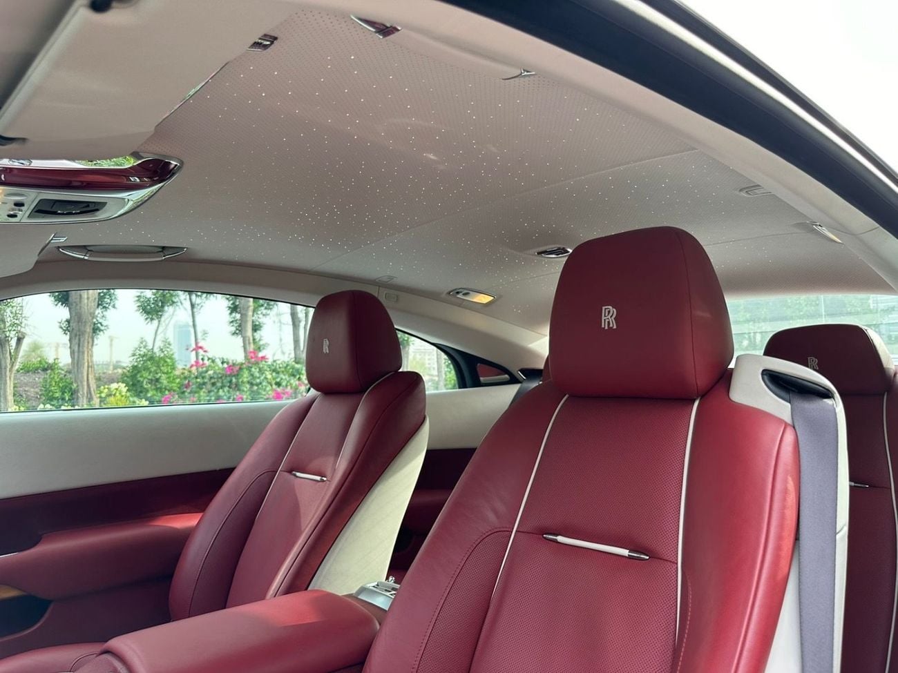 رولز رويس واريث 2015 Rolls Royce Wraith | GCC Specs | 6.6L V12 | 624 HP | 66k KM | WHITE/RED | Starlight Headliner |