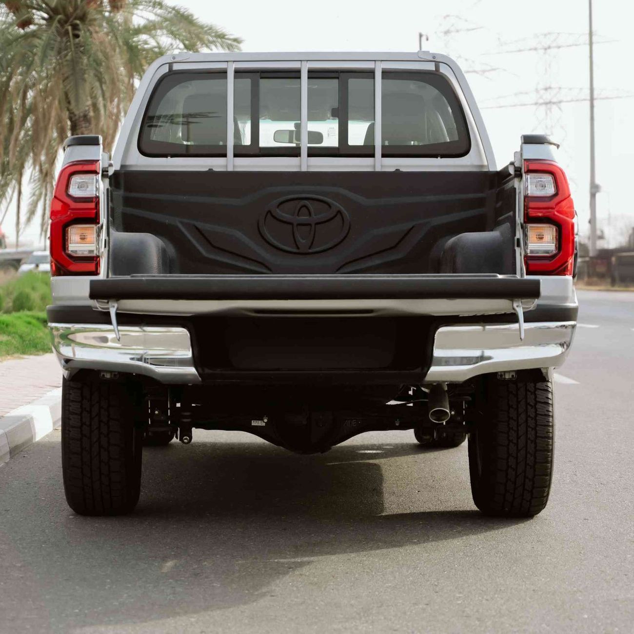 تويوتا هيلوكس GLX AT 2.7L