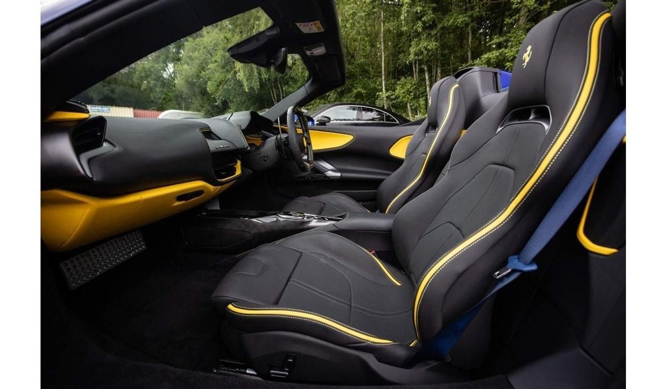 فيراري SF90 سبيدر 4.0T V8 7.9kWh F1 DCT RIGHT HAND DRIVE