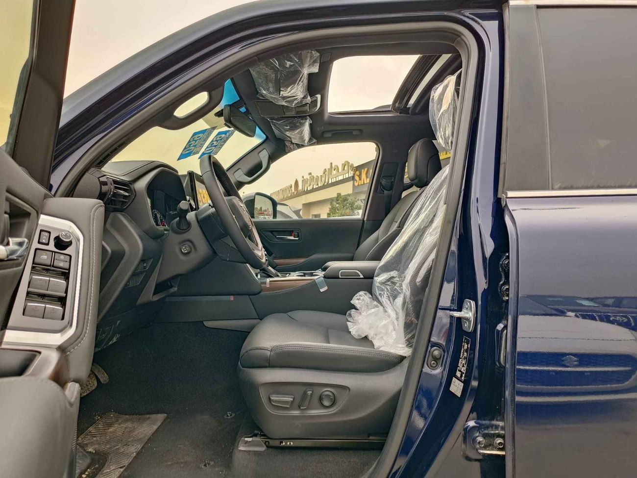 Toyota Land Cruiser LC300 VX / 3.5 V6 PETROL / FRONT PWR SEATS WITH LEATHER / SUNROOF (CODE # LC35VXB1)