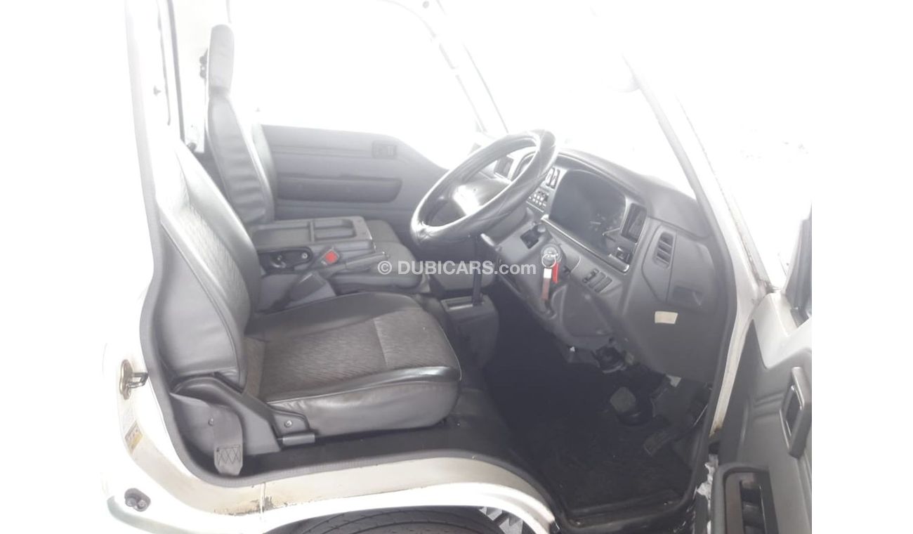 Nissan Caravan Caravan Van RIGHT HAND (Stock no PM 652 )