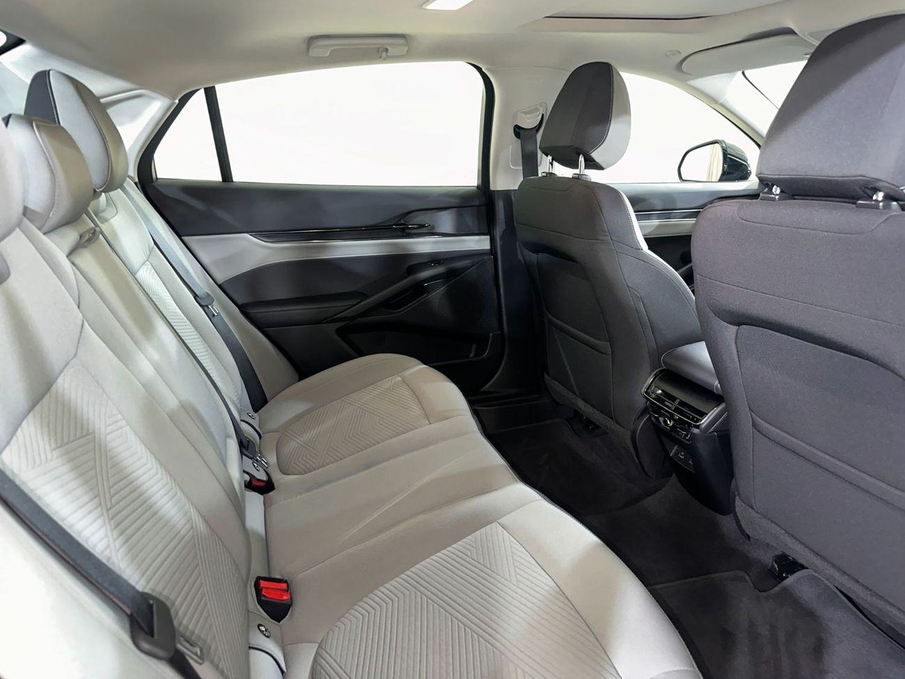Ford Taurus AMBIENTE TPC1224N / AL TAYER MOTORS AL QOUZ SHOWROOM