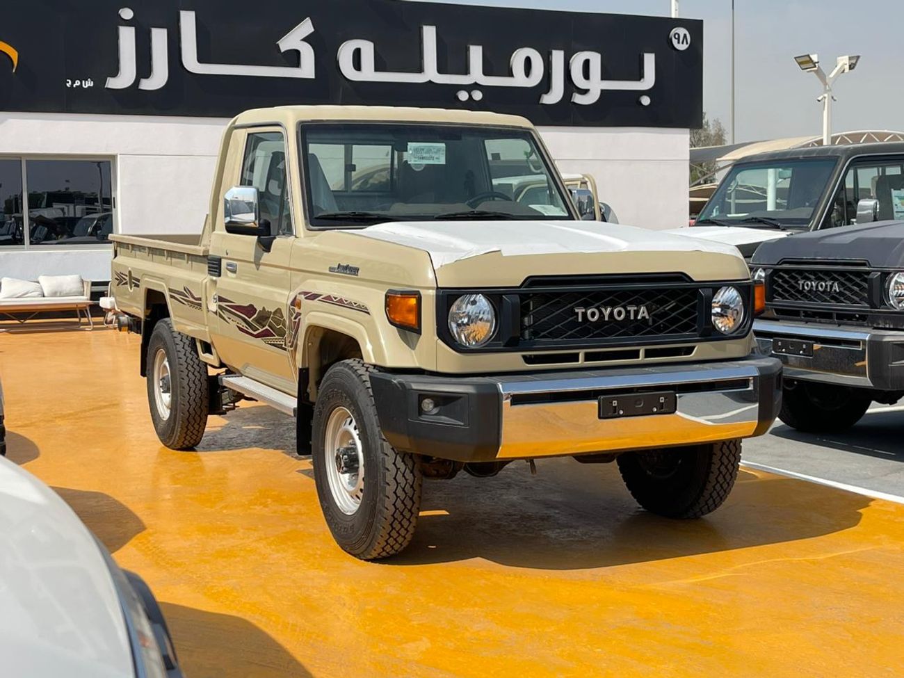 Toyota Land Cruiser Pick Up Toyota LAND CRUISER SC AT PETROL 4.0L DIFF BEIGE 2025