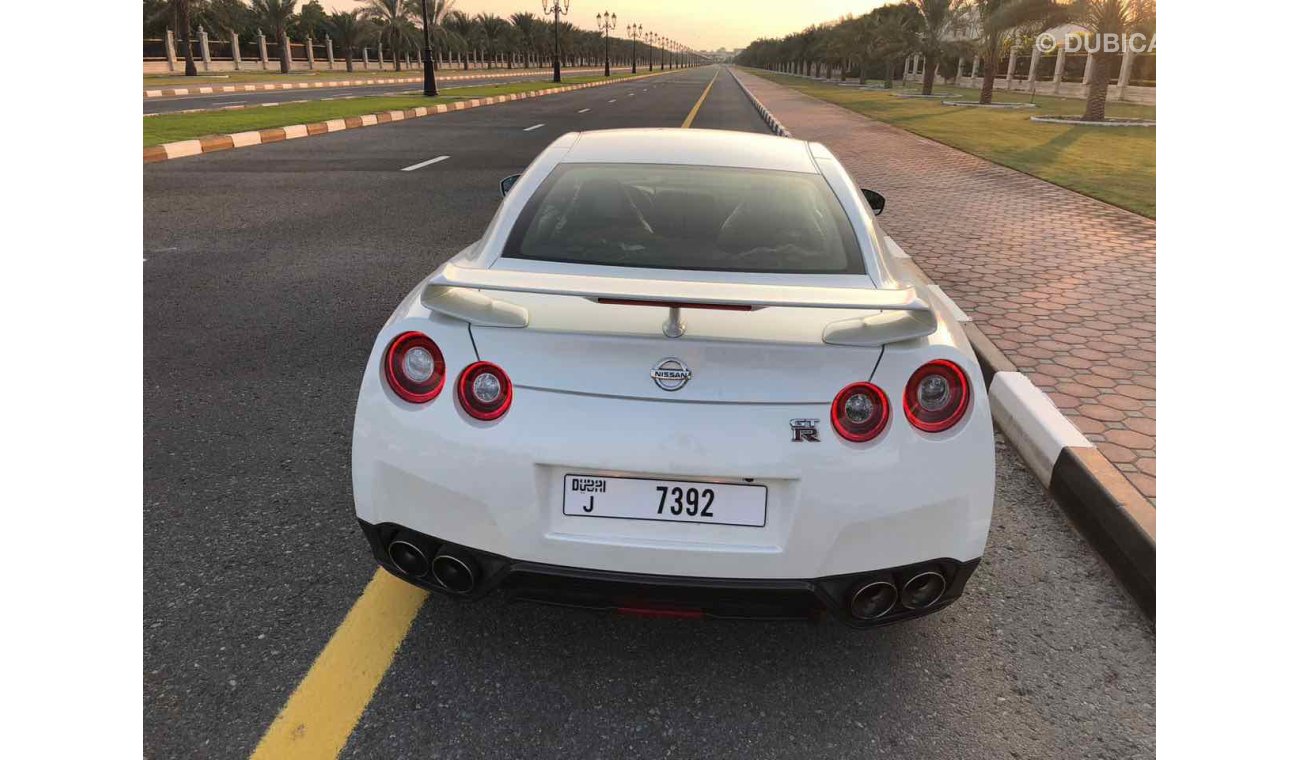 Nissan GT-R سياره نظيفه جدا صبغة وكاله تشييكات وكاله داخل الضمان بحاله ممتاذه