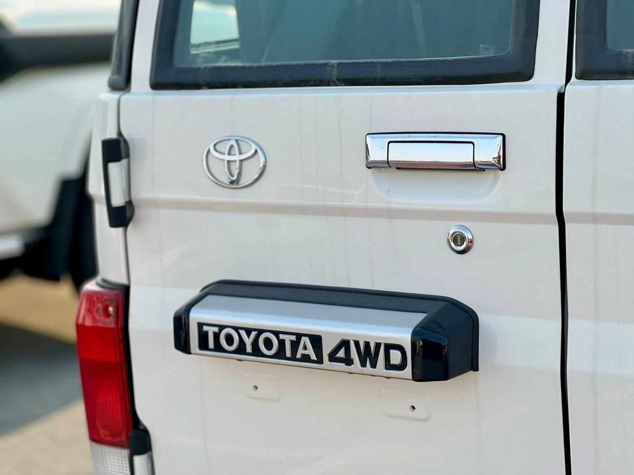 تويوتا لاند كروزر 76 Toyota Land Cruiser LC 76 4.2 LX 2025