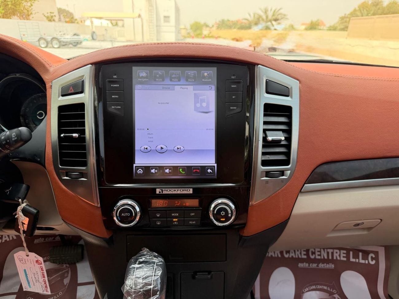 ميتسوبيشي باجيرو  3.5L Petrol | RockFord System | Sunroof