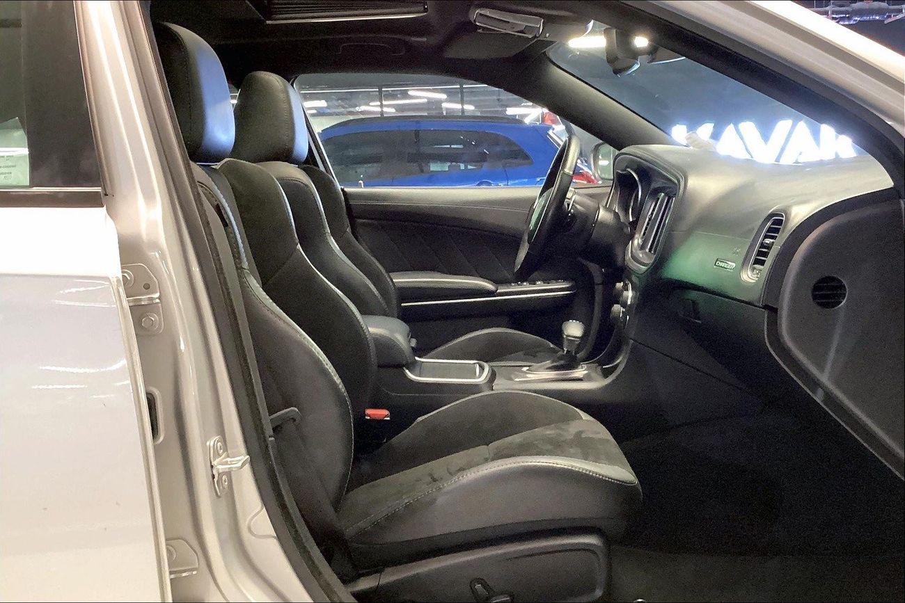 لكزس IS 350 F Sport Platinum | شامل الضمان | 0 ﺪﻔﻋﺓ ﺃﻮﻟﻯ