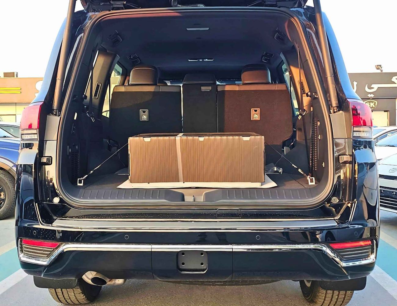 تويوتا لاند كروزر VX / LC300 VX / 4.0L PETROL / BIG DVD / JBL SPEAKERS / SUNROOF / FULL OPTION (CODE# VX4AJ)