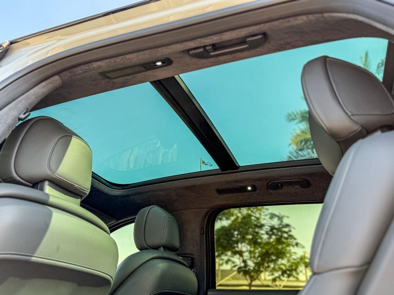 Nio EL8 2022 Used Nio EL8 | 100 kWh | 653 Hp | Law Mileage (35,000 Km)