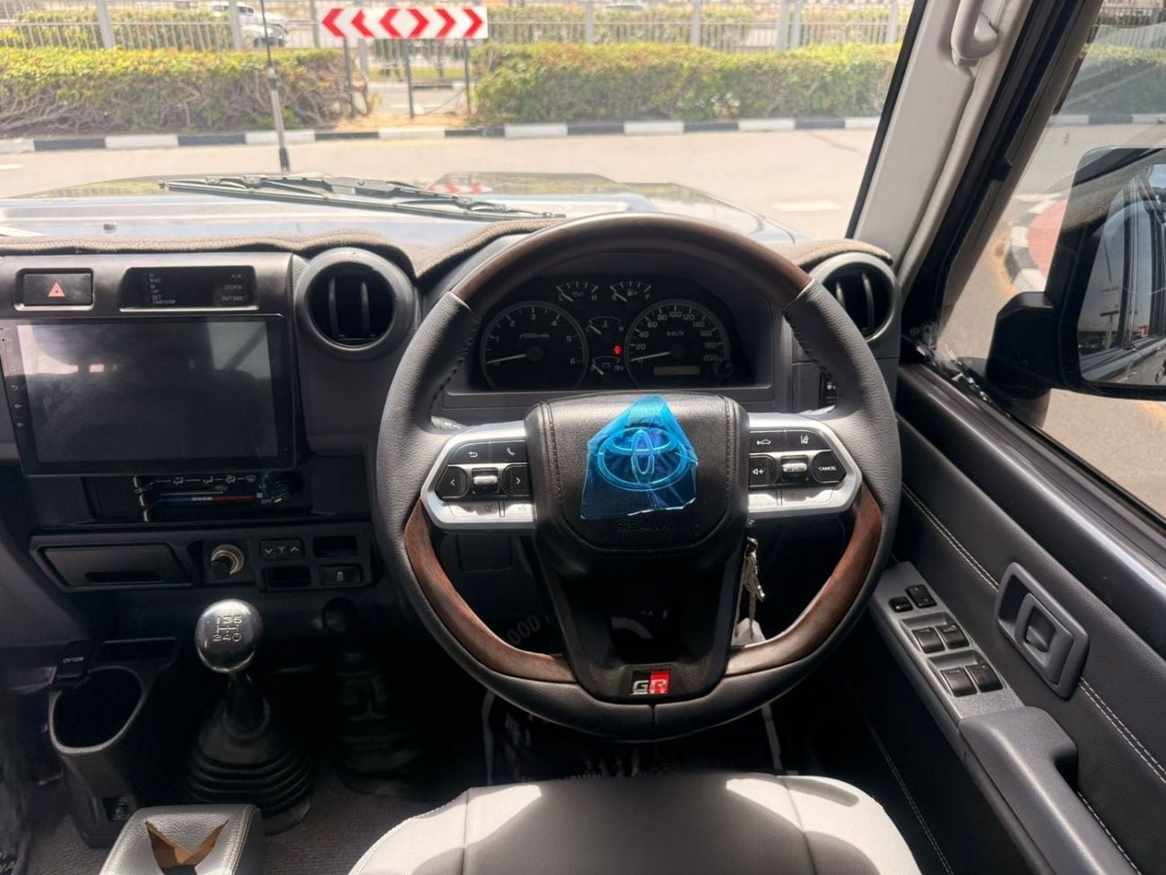 تويوتا لاند كروزر بيك آب -