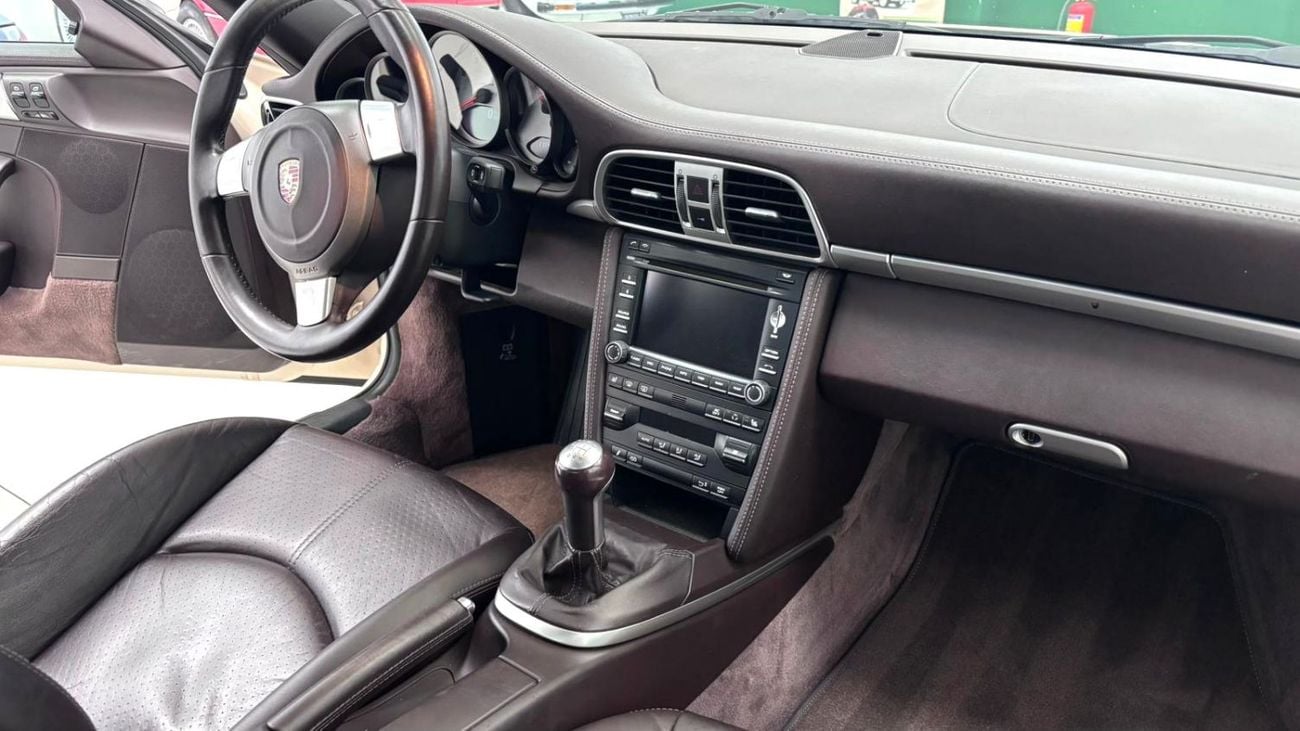 Porsche 911 CARRERA S - Manual - Cream white with Cocoa interiors!