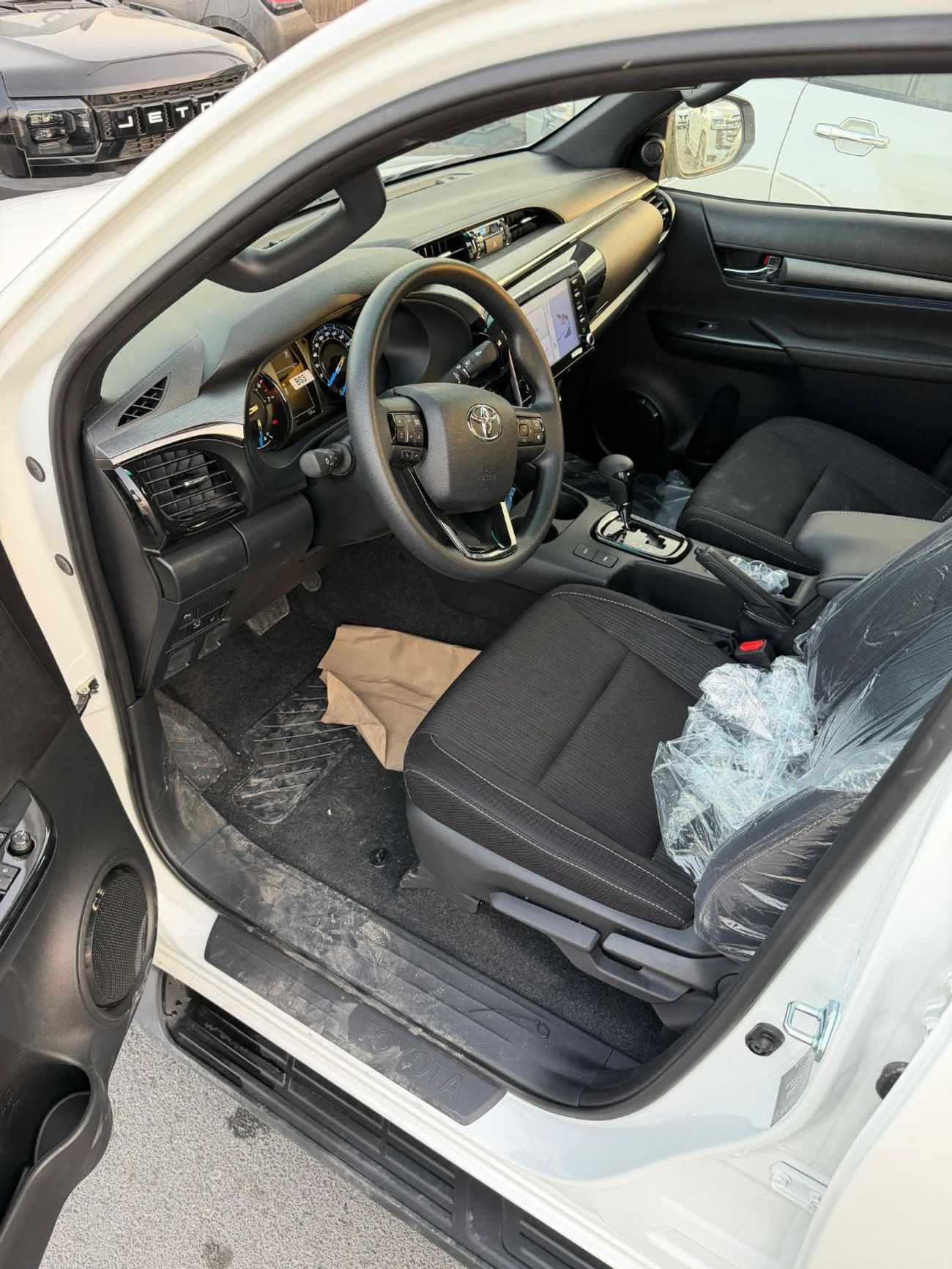 تويوتا هيلوكس DC 4.0L PETROL ADVENTURE AUTOMATIC TRANSMISSION ( FOR RE EXPORT ONLY )