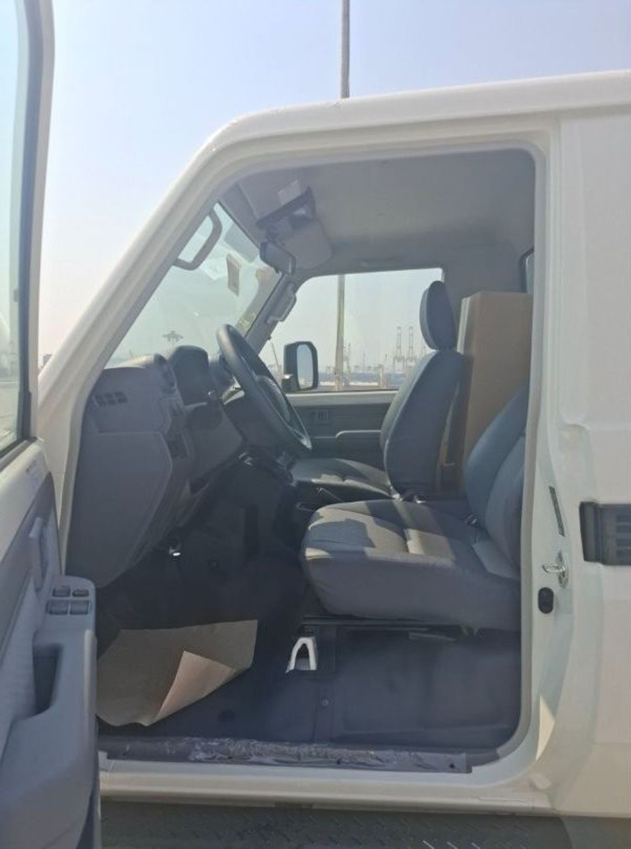 تويوتا لاند كروزر 70 LC79 2.8L GD Single cab 6-AT 4X4