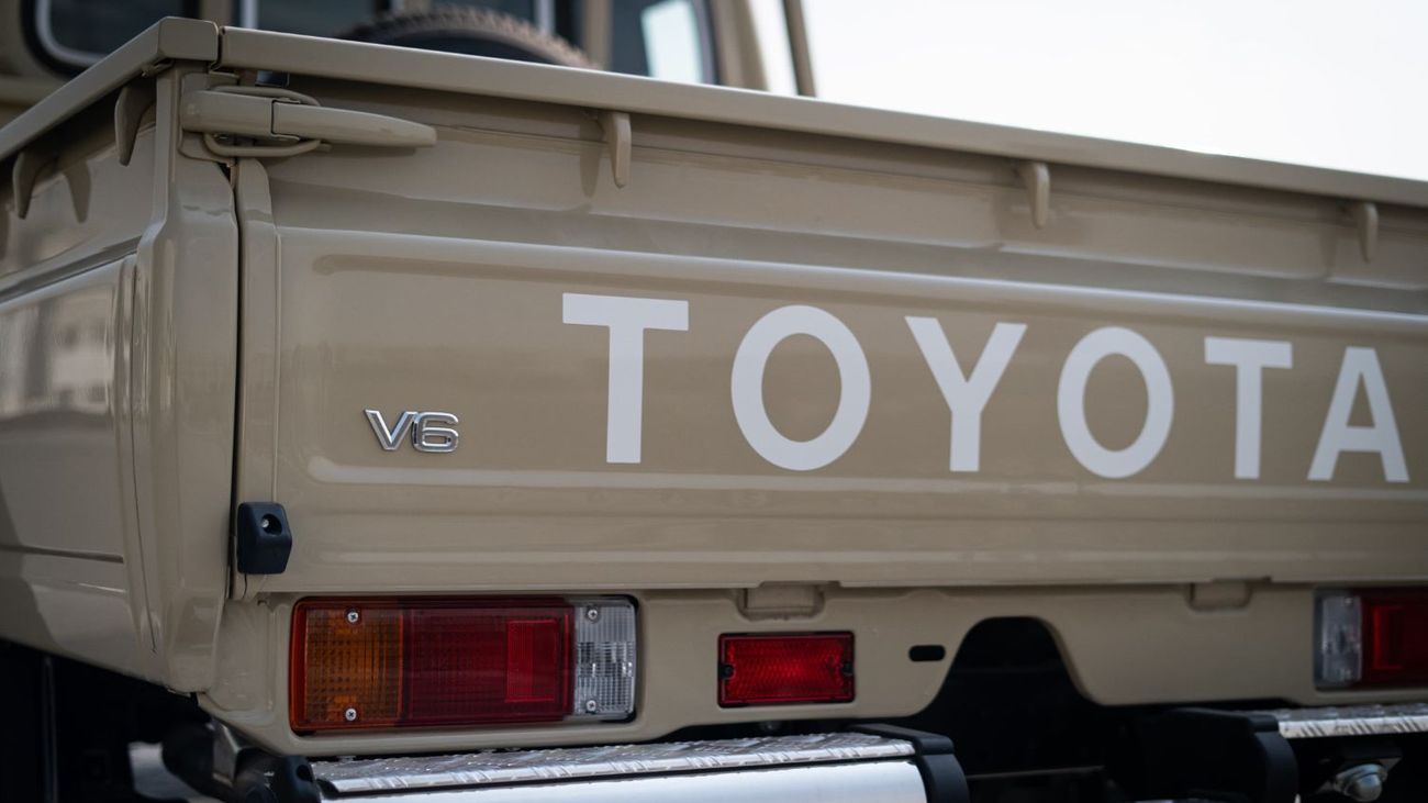 Toyota Land Cruiser Pick Up Toyota Land Cruiser pick-up 79 double cabin 4.0 LTR V6 Petrol Mid Option Automatic 2025 Model