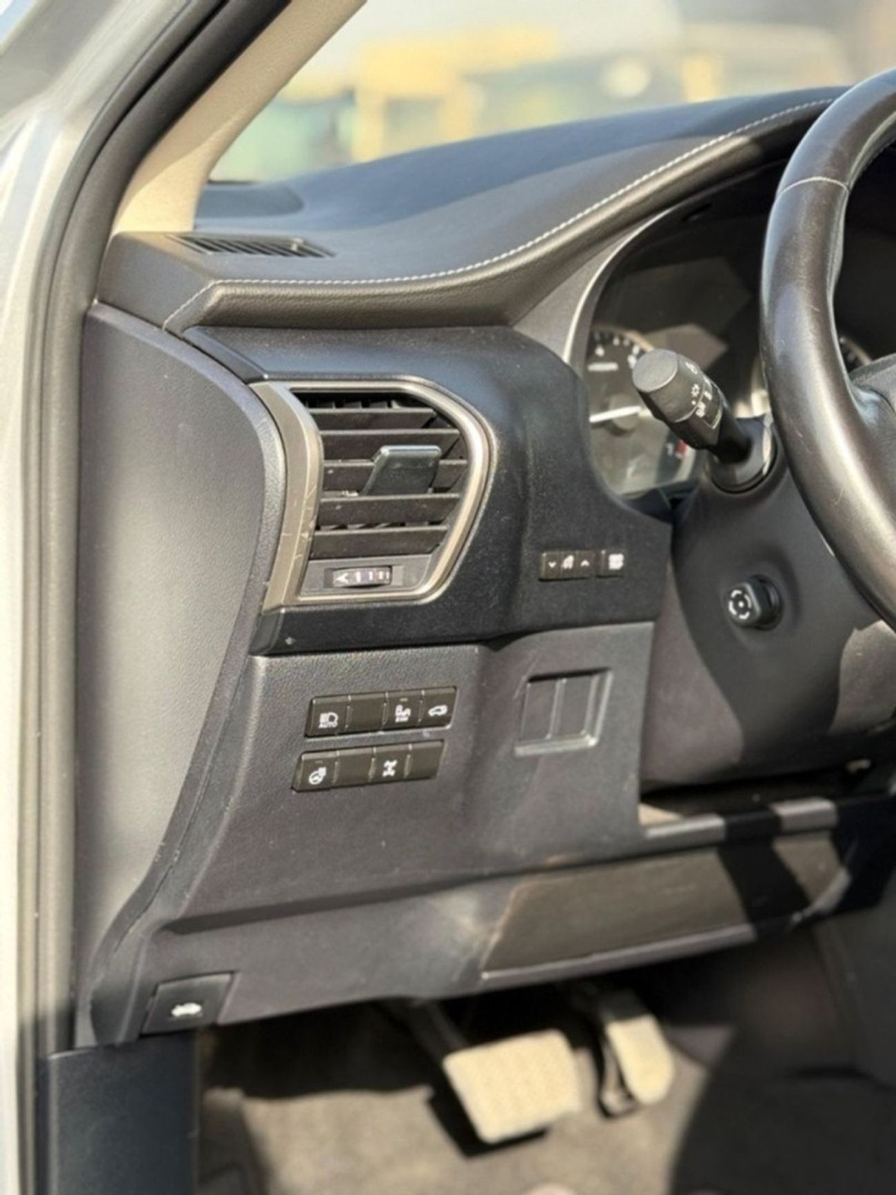 Lexus NX300 Premier 2.0L 4WD sunroof,leather seats