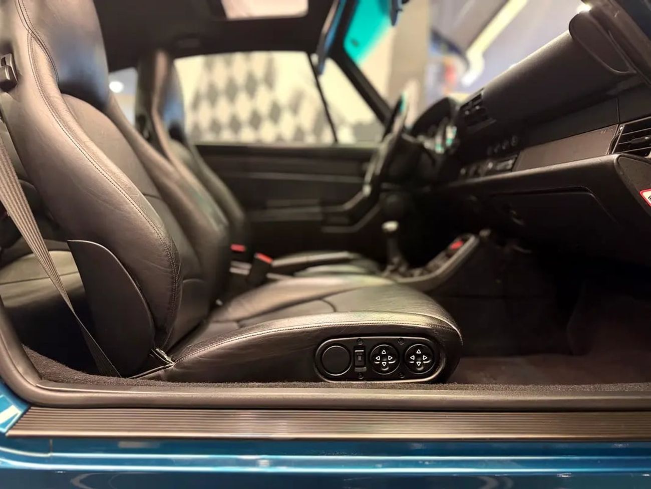 Porsche 911 Carrera 4S 3.8L Convertible MANUAL 993 CARRERA 4S TURBO BODY