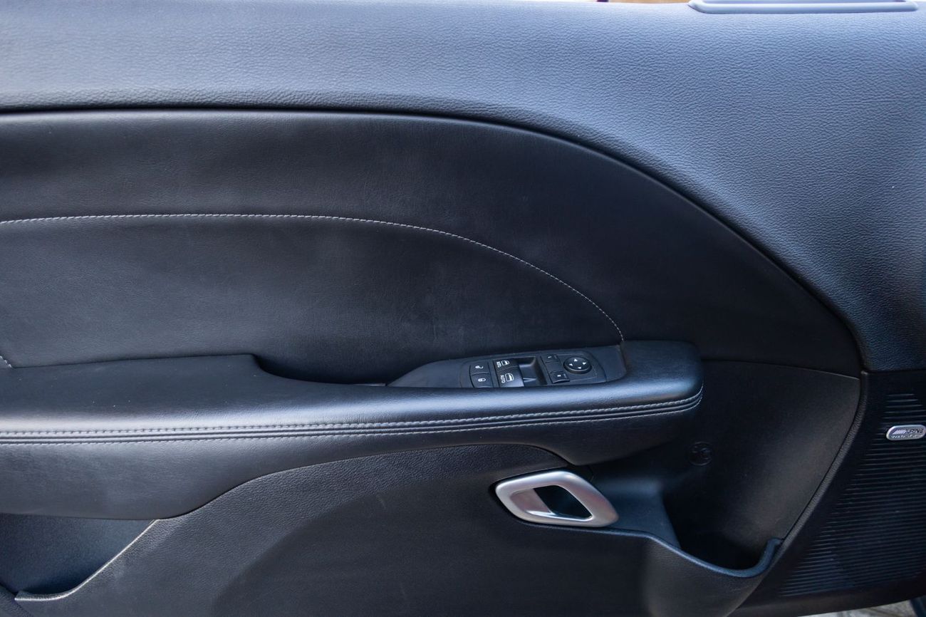 Dodge Challenger SXT Plus 3.6L