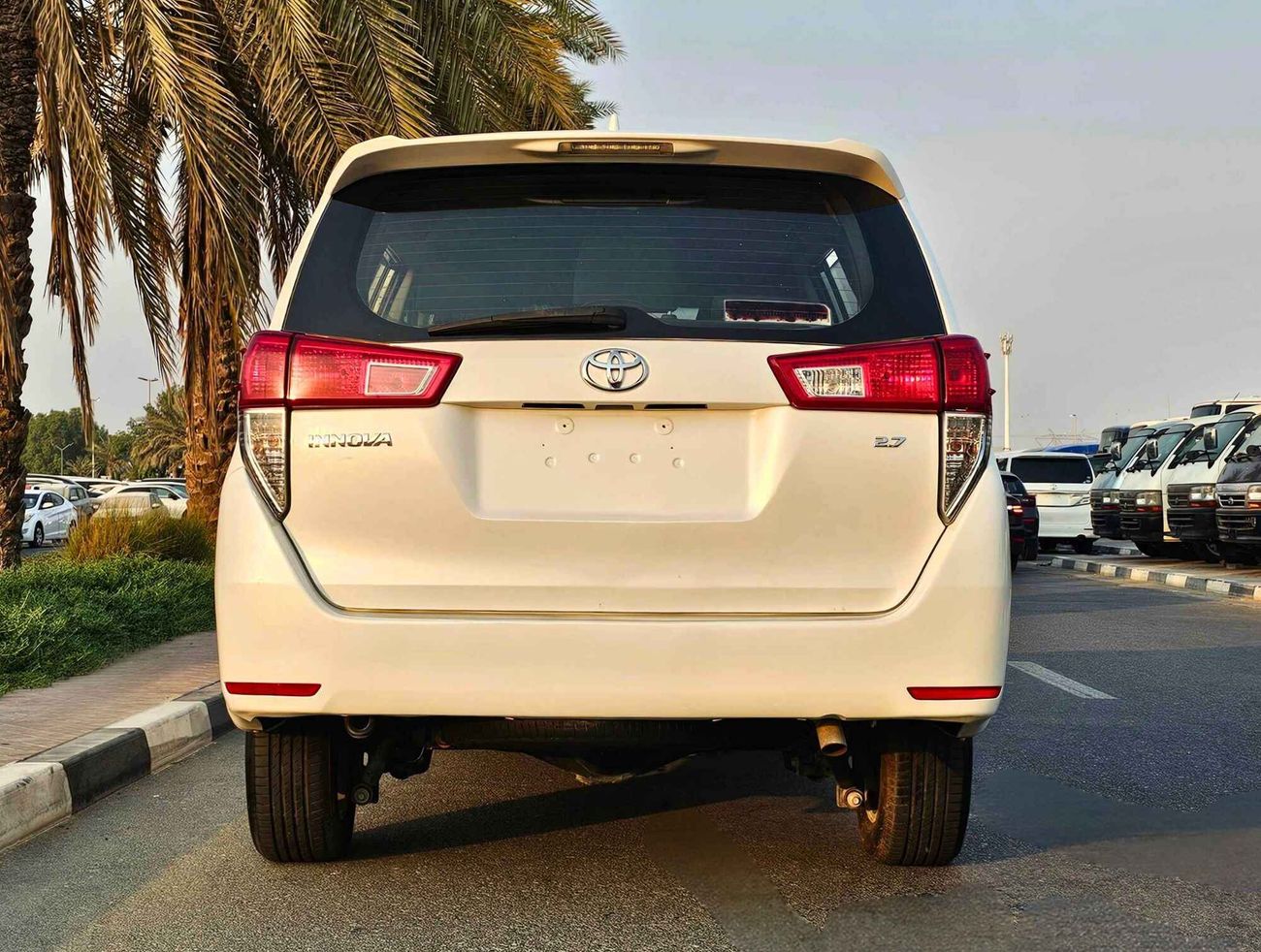 Toyota Innova V4 2.7/ GCC 7 SEATS/ LEATHER/ LOW MILEAGE / 592 MONTHLY / LOT# 15597