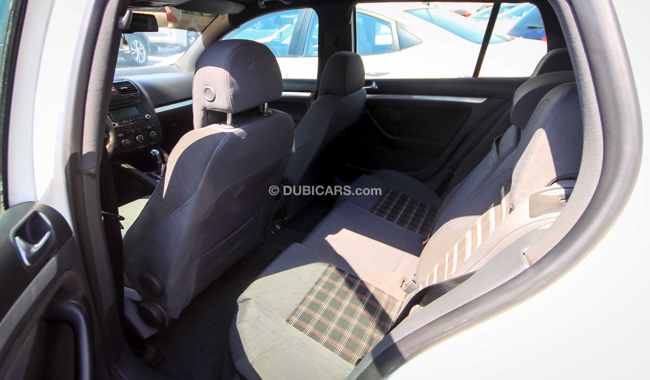 فولكس واجن جولف GTI