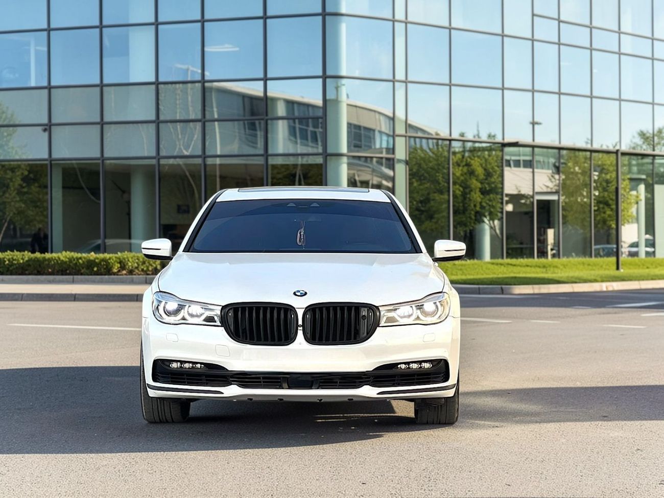بي أم دبليو 750Li xDrive Executive 4.4L