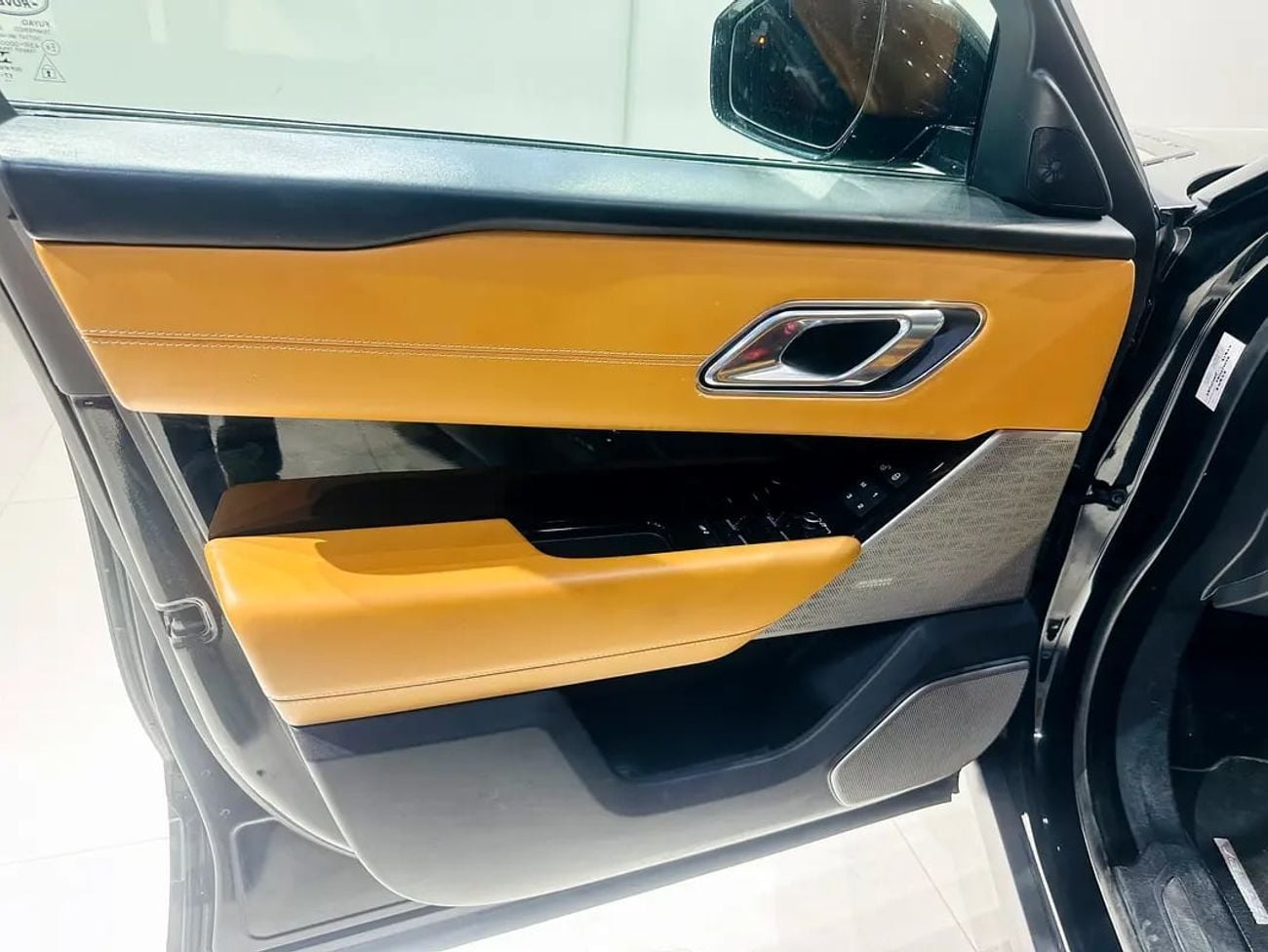 Land Rover Range Rover Velar DLX P250 R-Dynamic HSE 2.0L
