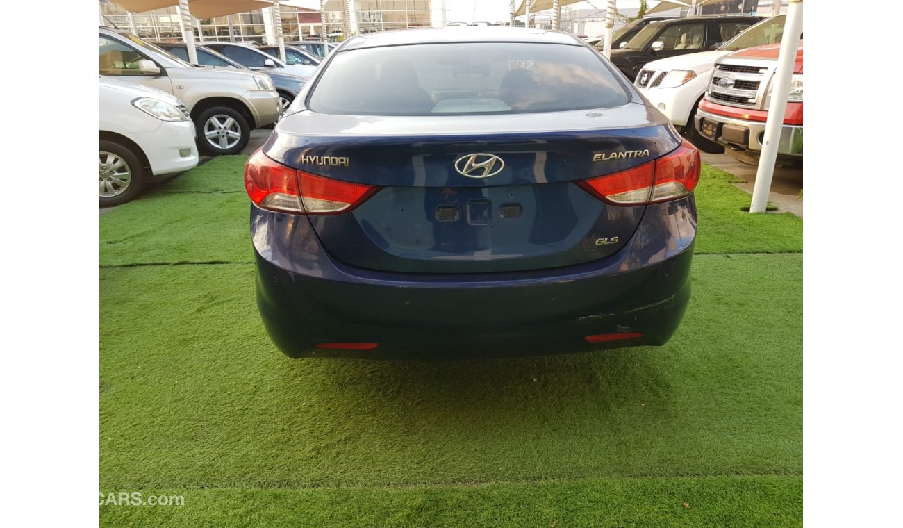 Hyundai Elantra Gulf - number one - hatch - leather - alloy wheels, in excellent condition, without any costs