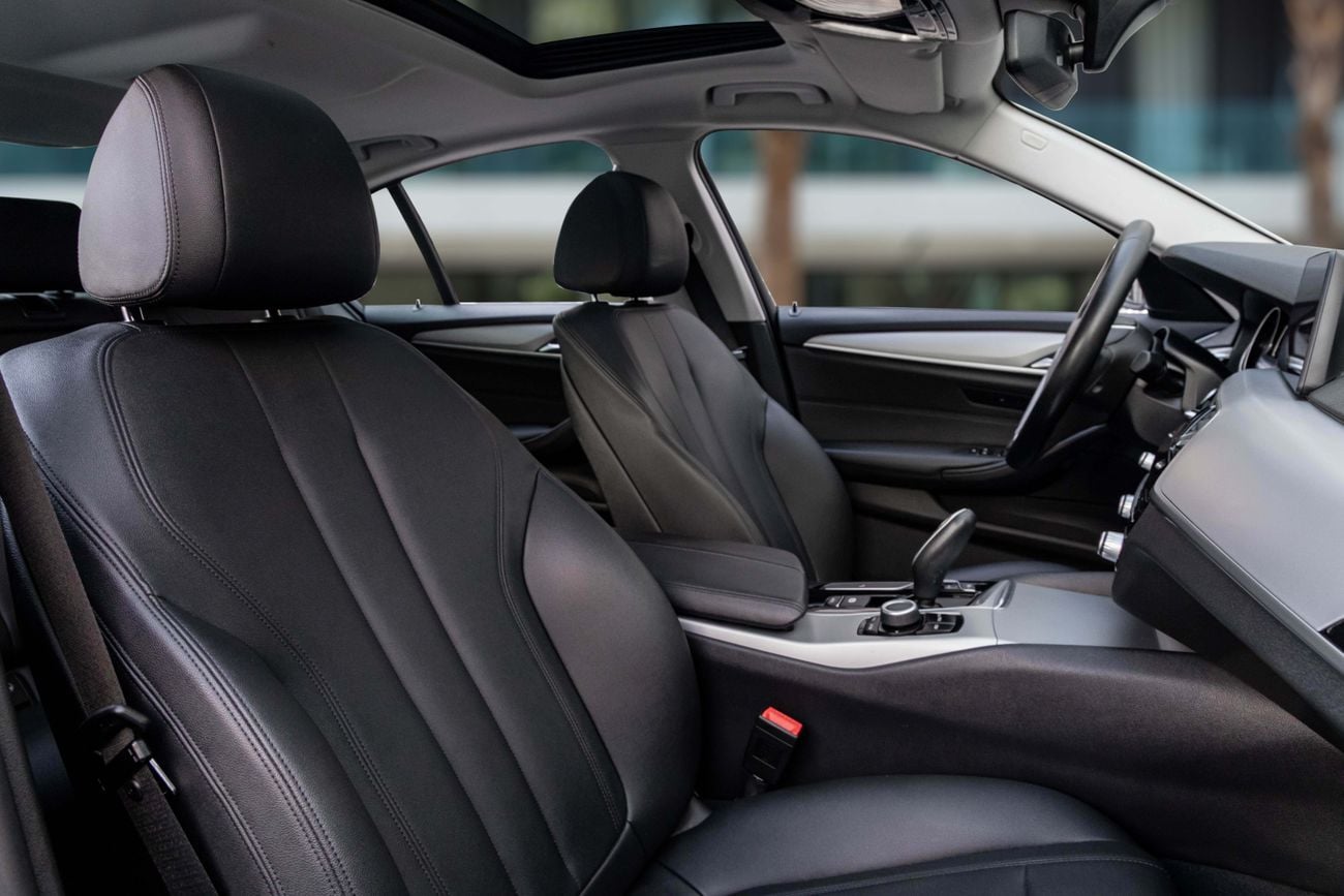 BMW 520i 520i | 1,713 P.M | 0% Downpayment | BMW HISTORY | UNDER WARRANTY!