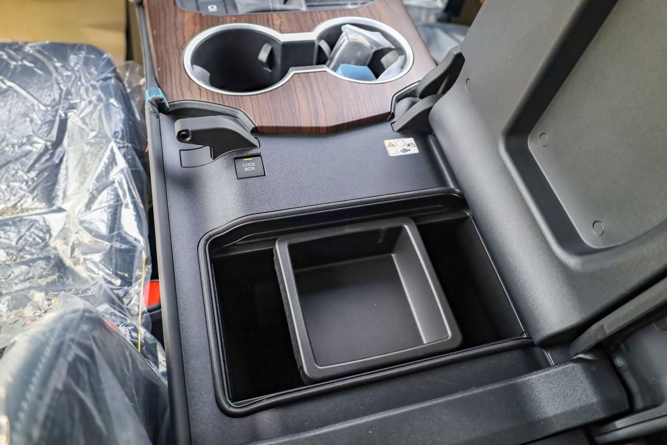 تويوتا لاند كروزر V6 GCC SPECS 2025 MODEL