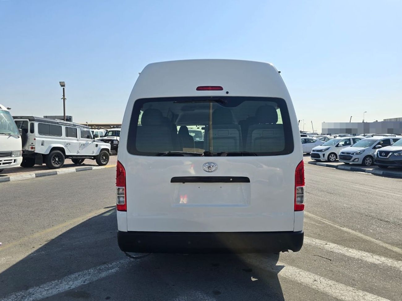 Toyota Hiace TOYOTA HIACE COMMUTER VAN RHD 2016 MODEL 3.0 L DIESEL AUTOMATIC(PM30307)