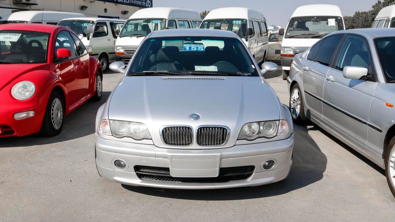 بي أم دبليو 325 i