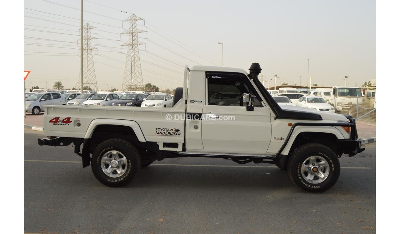 Toyota Land Cruiser Pick Up 1vD engine v8 Diesel Clean car