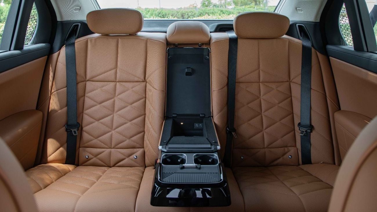BMW 735i BUSINESS EXCELLENCE | GCC Specs | 2026 | 3 Years Warranty & Contract Service | For Local Registratio