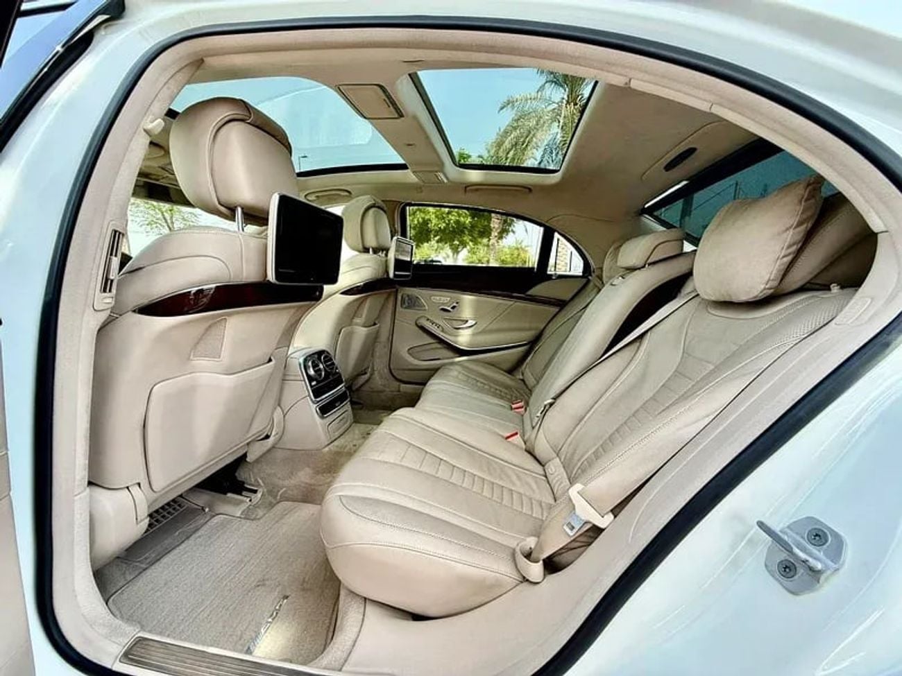 Mercedes Benz S500 LWB TOP Std 4.7L MERCEDES BENZ S500 | GCC SPECS | KMS:210,000 | YEAR: 2014
