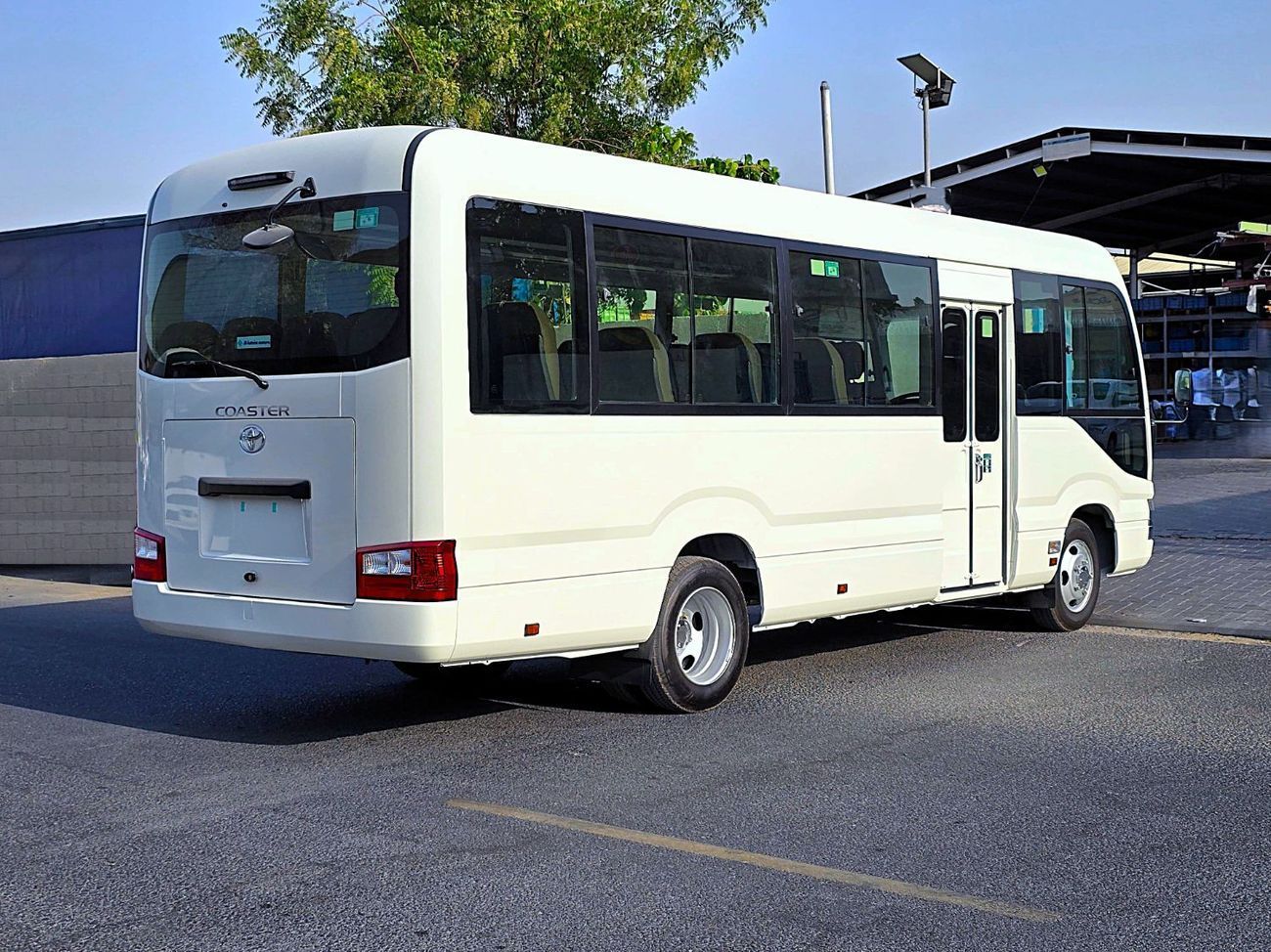 Toyota Coaster AL FUTAIM - TOYOTA COASTER PETROL 2.7 MT - AUTO DOOR - 23 SEATER  - 2025 MODEL - WHITE 