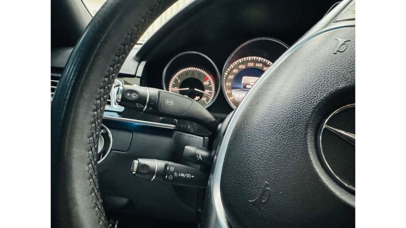 Mercedes-Benz E300 Elegance GCC .. AMG .. V6 .. Perfect Condition .. Panoramic